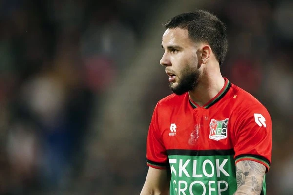 Calvin Verdonk Masuk Nominasi Bek Kiri Terbaik di Belanda