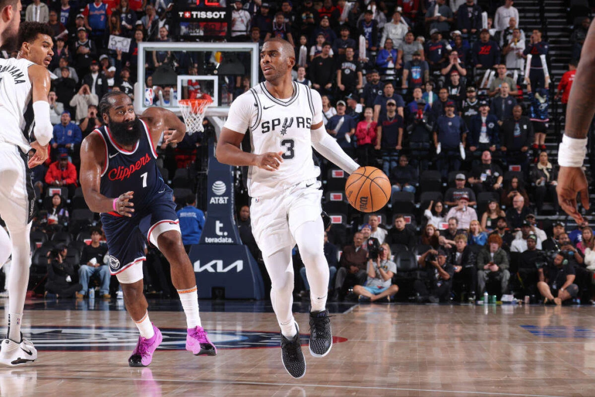 Clippers Buka Peluang Reuni dengan Chris Paul