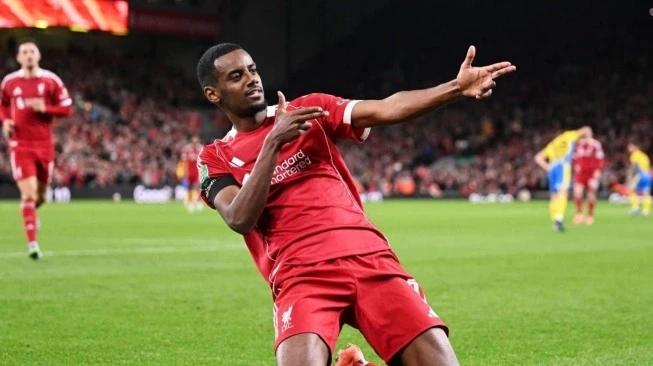 Gol Pertama Isak, Hadirkan Senyuman Segar di Anfield