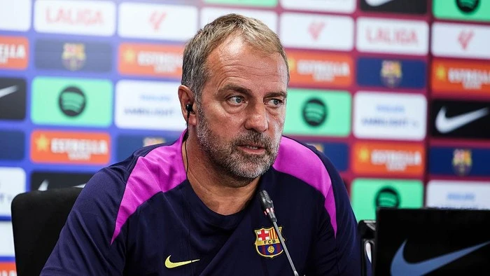 Hansi Flick Sebut Barcelona Butuh Satu Bek Lagi